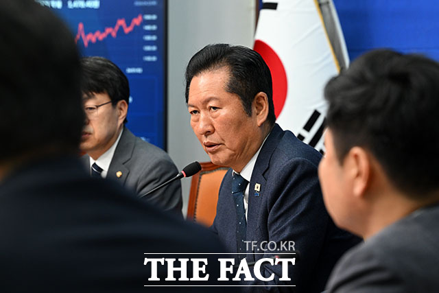 정청래 더불어민주당 대표가 모두 발언을 하고 있다.