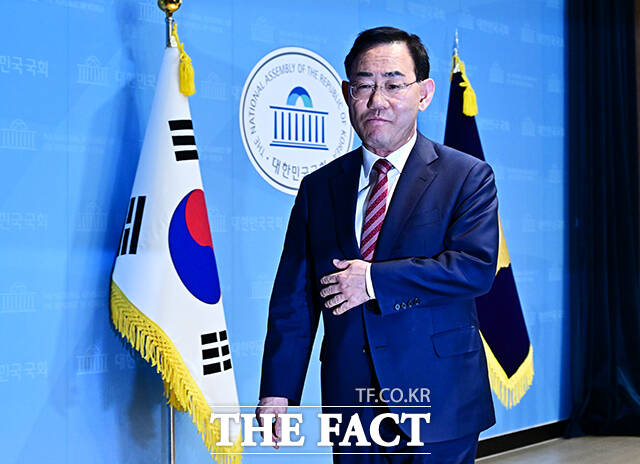 주호영 국회부의장이 23일 오후 서울 여의도 국회 소통관에서 기자회견을 열고 대구시장 출마와 관련된 발언을 하고 있다. /국회=배정한 기자