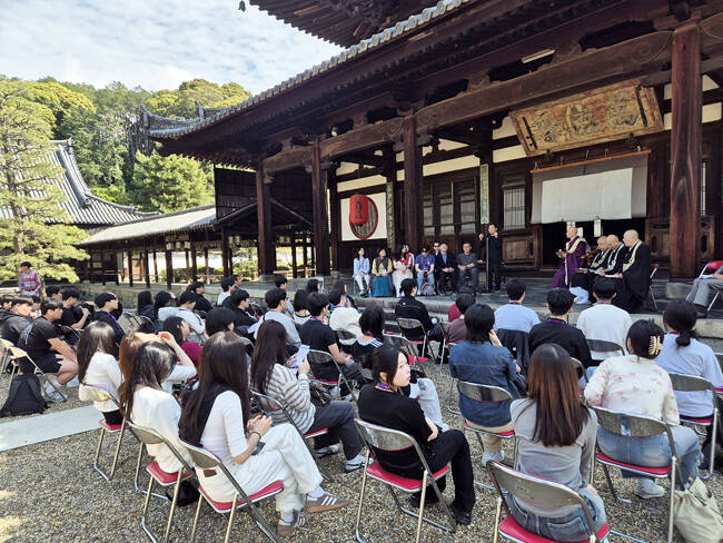 안동시가 추진한 지역 청소년 글로벌 인문 리더 양성을 위한 일본 교류 활동이 최근 성공리에 마무리됐다. /안동시