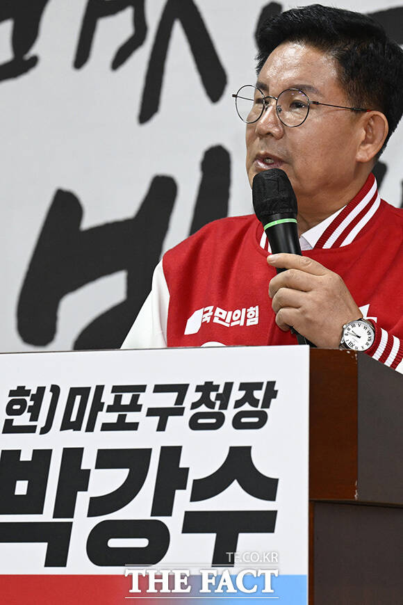 박강수 구청장이 공약을 밝히고 있다.