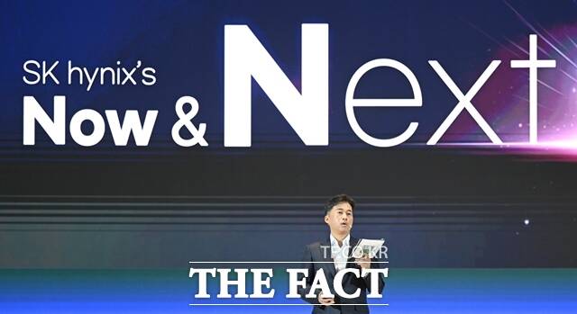 곽노정 SK하이닉스 CEO가 지난해 11월 열린 SK AI 서밋에서 AI 메모리를 주제로 기조연설하고 있다. /이새롬 기자