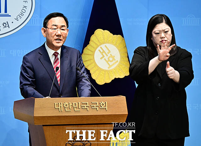 주호영 국회부의장이 23일 오후 서울 여의도 국회 소통관에서 기자회견을 열고 대구시장 출마와 관련된 발언을 하고 있다. /국회=배정한 기자
