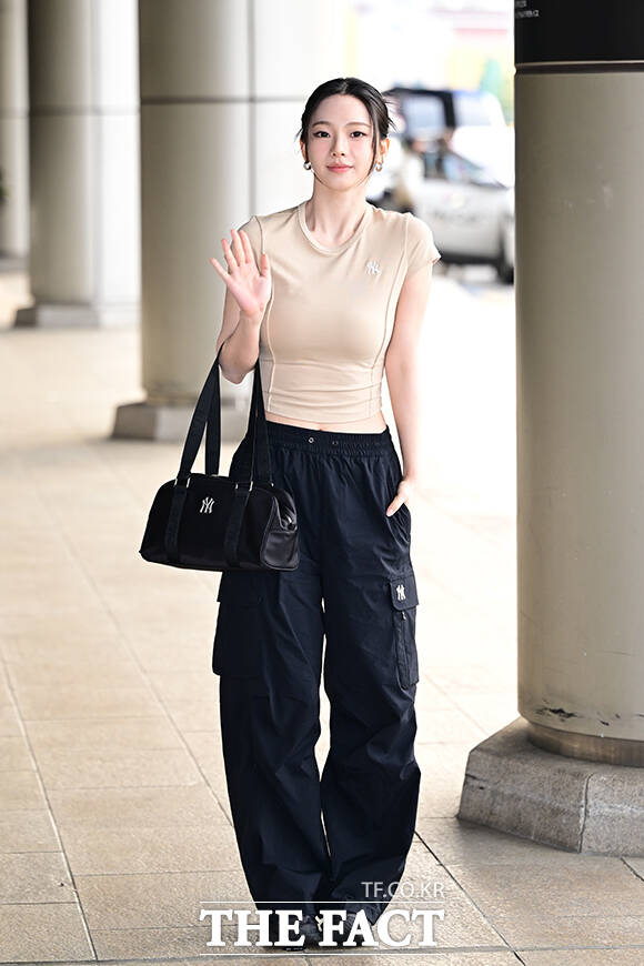 카리나는 이날 상하이에서 열리는 MLB 오프라인 이벤트에 참석하기 위해 출국길에 나섰다.