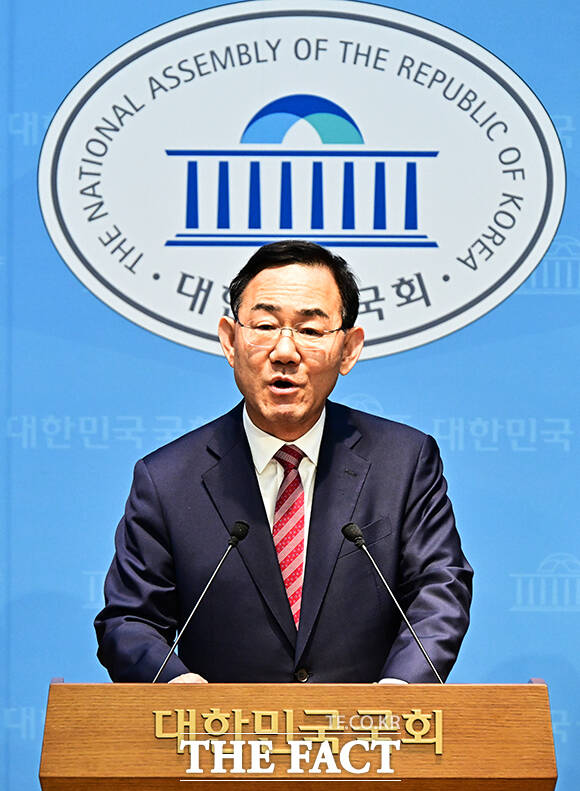 주호영 국회부의장이 23일 오후 서울 여의도 국회 소통관에서 기자회견을 열고 대구시장 출마와 관련된 발언을 하고 있다. /국회=배정한 기자