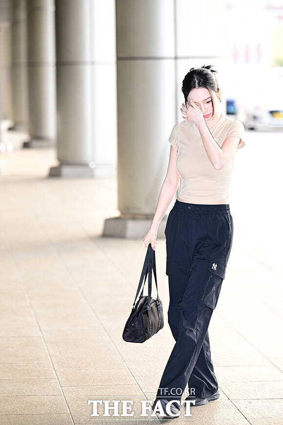 카리나는 이날 상하이에서 열리는 MLB 오프라인 이벤트에 참석하기 위해 출국길에 나섰다.