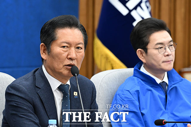 정청래 더불어민주당 대표가 모두 발언을 하고 있다.