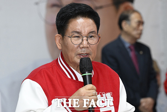 박강수 구청장이 공약을 밝히고 있다.