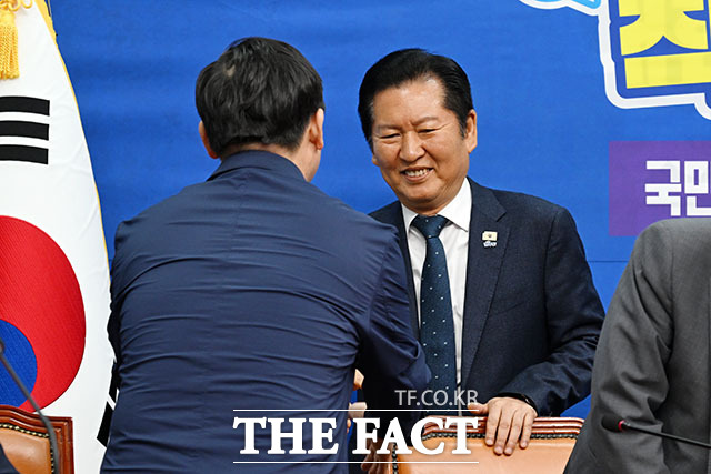 정청래 더불어민주당 대표가 모두 발언을 하고 있다.