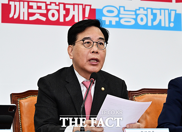 송언석 국민의힘 원내대표가 23일 오전 서울 여의도 국회에서 열린 최고위원회의에 참석해 모두발언을 하고 있다. /배정한 기자