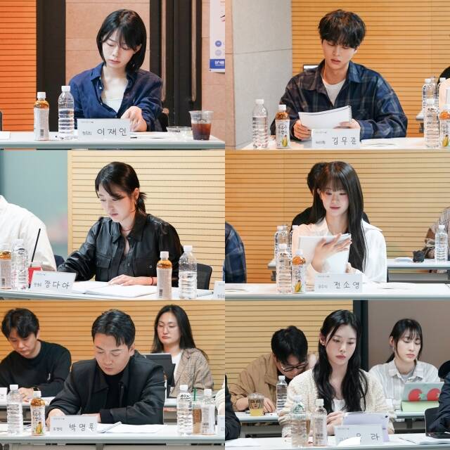영화 '체리보이' 제작진이 이재인 김무준 전소영 유라 박명훈 장다아(왼쪽 위부터 시계 방향)의 대본 리딩 현장 사진을 공개했다. /쏠레어파트너스 by 케이웨이브미디어