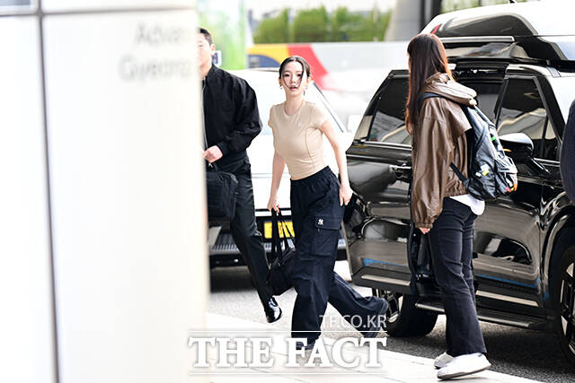 카리나는 이날 상하이에서 열리는 MLB 오프라인 이벤트에 참석하기 위해 출국길에 나섰다.
