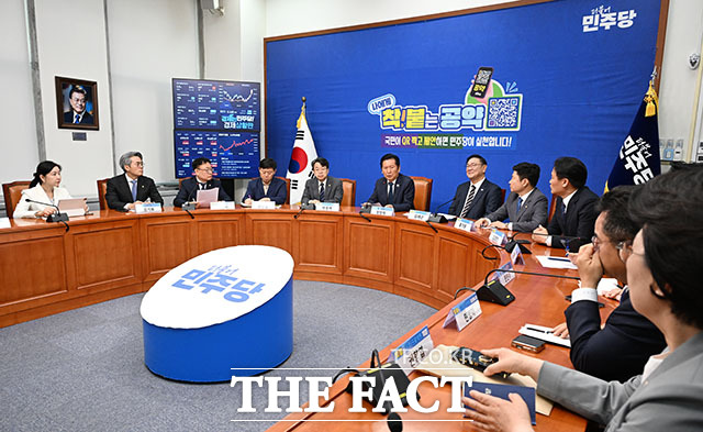 정청래 더불어민주당 대표가 모두 발언을 하고 있다.