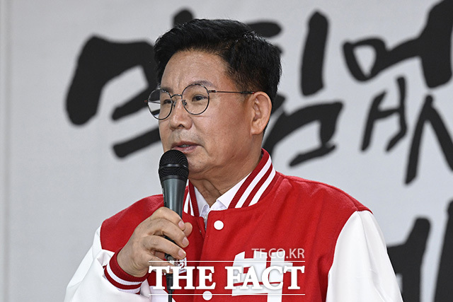 박강수 구청장이 공약을 밝히고 있다.