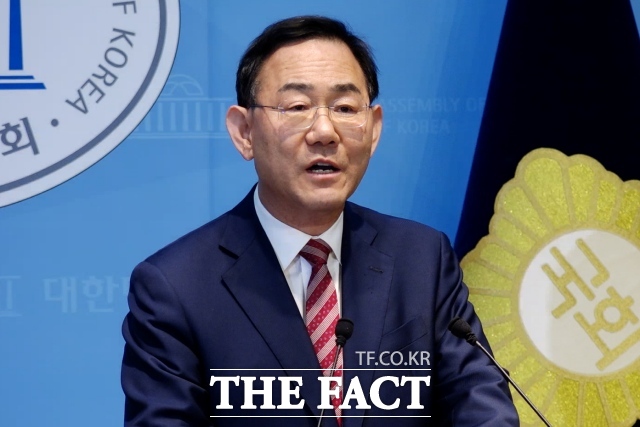 국민의힘 대구시장 후보 공천신청을 했다가 컷오프(배제)된 주호영 국회 부의장이 23일 오후 국회 소통관에서 대구시장 선거 불출마 기자회견을 하고 있다. /국회의사당=김기범 기자