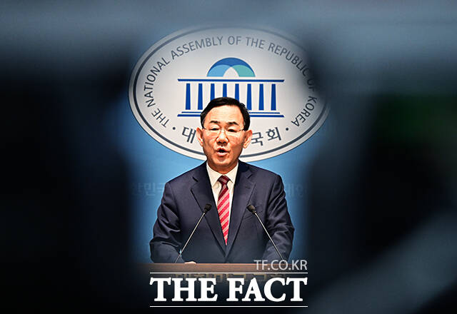 주호영 국회부의장이 23일 오후 서울 여의도 국회 소통관에서 기자회견을 열고 대구시장 출마와 관련된 발언을 하고 있다. /국회=배정한 기자