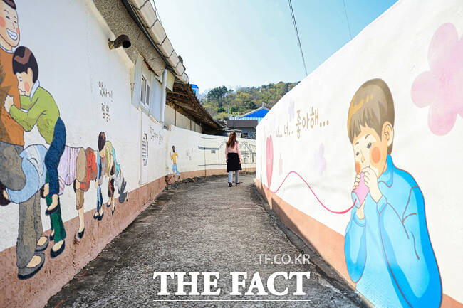 후포면 벽화거리. /울진군