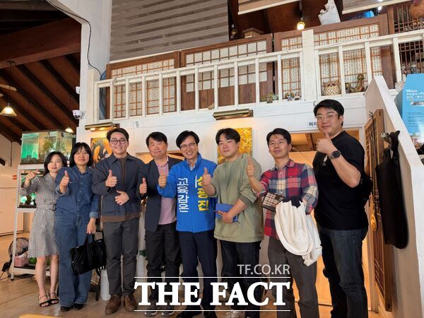 성광진 대전시교육감 예비후보는 23일 지역 공동주택 학부모와 주민 의견을 반영해 교육 환경 개선 정책을 발표했다. 지난 18일 진행한 대전충남공동주택협회 준비위원회와 간담회 모습. /성광진 예비후보