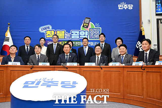 정청래 더불어민주당 대표가 모두 발언을 하고 있다.