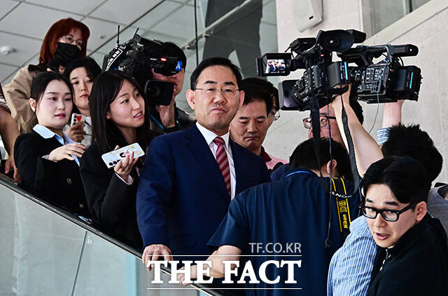 주호영 국회부의장이 23일 오후 서울 여의도 국회 소통관에서 기자회견을 열고 대구시장 출마와 관련된 발언을 하고 있다. /국회=배정한 기자