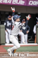  ‘새옹지마’ 롯데, 손호영 부상에 ‘울다가’ 신윤후 한방에 ‘웃었다’