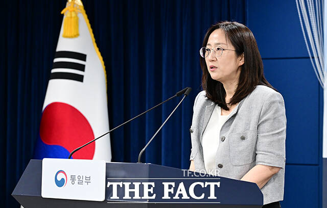장윤정 통일부 부대변인이 24일 오전 서울 종로구 정부서울청사에서 현안 관련 정례브리핑을 하고 있다. /임영무 기자