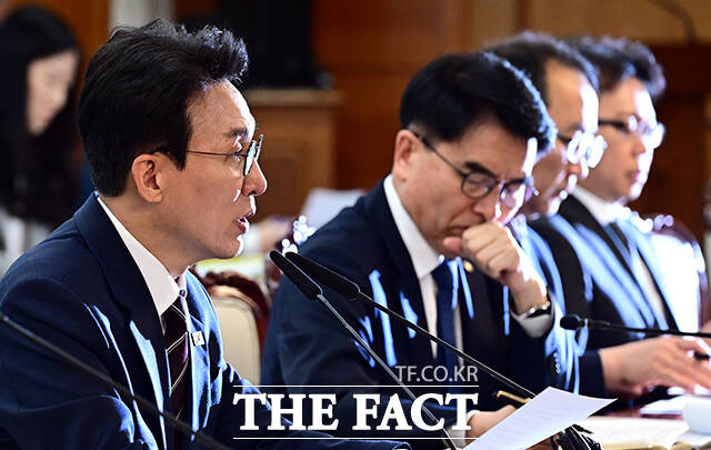 김민석 국무총리가 24일 오전 서울 종로구 정부서울청사에서 열린 성장엔진 연계 지역인재 양성 관계장관회의에 참석해 모두발언을 하고 있다. /임영무 기자