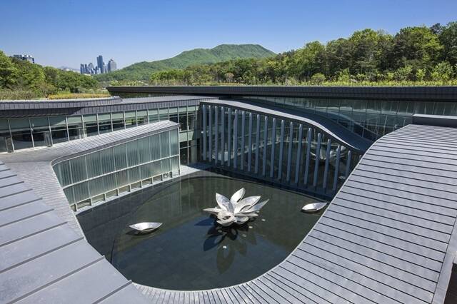 서울시설공단은 서울추모공원과 서울시립승화원 화장로 관리 방식을 경험에 의존하는 방식에서 AI를 활용한 예방·예측 중심으로 바꾸는 연구를 본격 추진한다고 24일 밝혔다. 사진은 서울추모공원 모습, /서울시