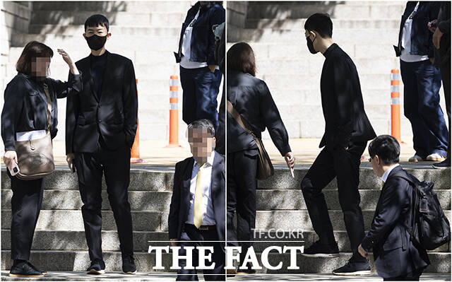 현직 교사들에게 문항을 제공받고 수억 원을 지급한 혐의를 받는 '일타강사' 현우진 씨가 24일 오전 서울 서초구 서울중앙지방법원에서 열린 공판에 출석하던 중 기자들을 피해 발걸음을 돌리고 있다. /박헌우 기자