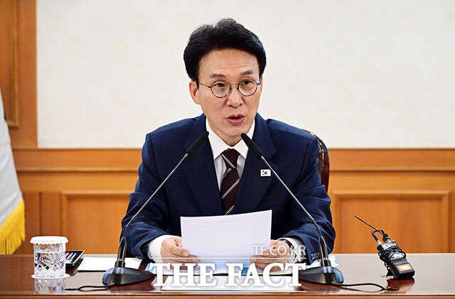 김민석 국무총리가 24일 오전 서울 종로구 정부서울청사에서 열린 성장엔진 연계 지역인재 양성 관계장관회의에 참석해 모두발언을 하고 있다. /임영무 기자