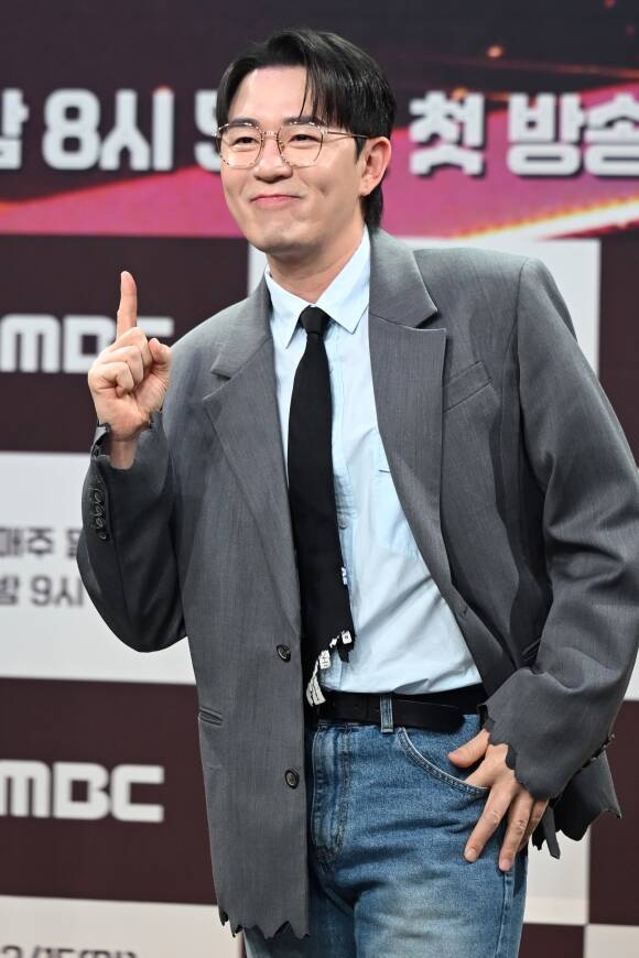 방송인 붐이 둘째 출산 소식을 전했다. 사진은 붐이 지난 2월 MBC '1등들' 제작발표회에 참석해 포즈를 취하고 있는 모습. /남윤호 기자