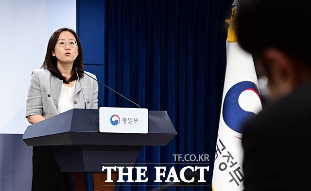 장윤정 통일부 부대변인이 24일 오전 서울 종로구 정부서울청사에서 현안 관련 정례브리핑을 하고 있다. /임영무 기자