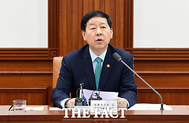 구윤철 부총리 겸 재정경제부 장관이 24일 오전 서울 종로구 정부서울청사에서 열린 비상경제본부회의 겸 국가창업시대 전략회의에 참석해 모두발언을 하고 있다. /임영무 기자