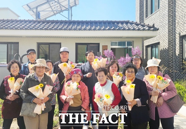 대덕구노인종합복지관 제2분관 북부노인복지관이 23일 대덕구청에서 주최하는 돌봄건강학교 ‘원예 프로그램’을 개강했다. /대덕구노인종합복지관