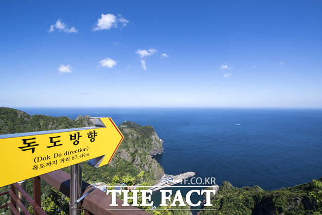 독도 전망대 독도방향. 날씨가 맑은 날에는 이곳에서 독도를 볼수있다. /울릉군