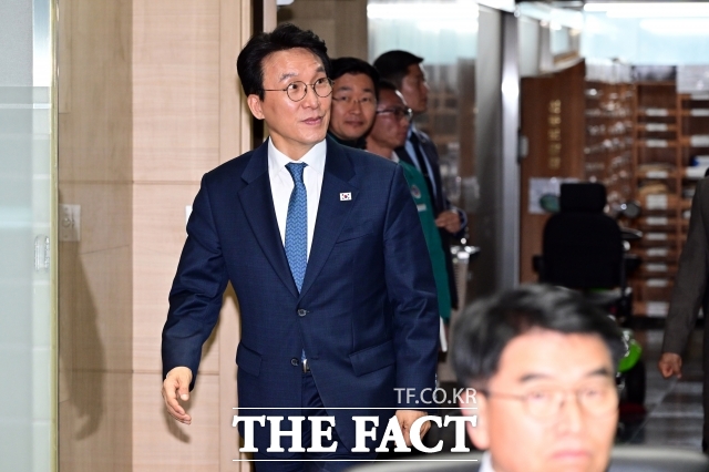 정부는 24일 산업안전보건관리비의 계상 의무를 하도급사까지 확대하는 내용이 담긴 '중소기업 현장 규제 개선 결과'를 발표했다. 지난해 12월 개최된 중소기업 규제합리화 현장대화에서 중소기업인들이 김민석 국무총리에게 전달한 규제 안건에 대한 조치다. /임영무 기자