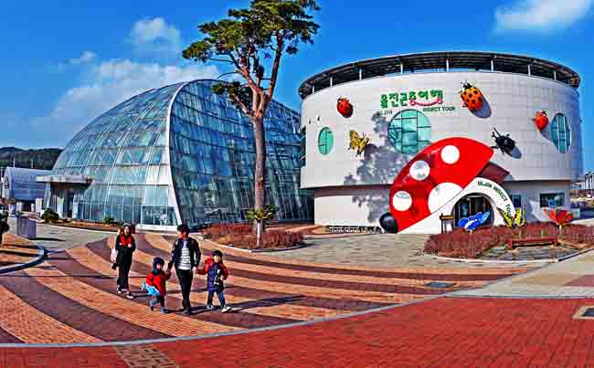 울진군이 고향사랑기부자 혜택으로 '울진사랑패스'를 도입했다. 사진은 왕피천공원 곤충여행관. /울진군