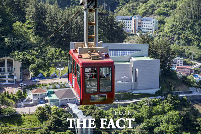 독도전망대를 운행하는 케이블카 /울릉군