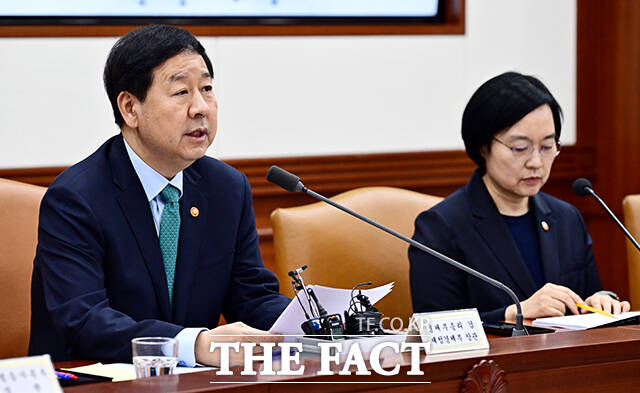 구윤철 부총리 겸 재정경제부 장관이 24일 오전 서울 종로구 정부서울청사에서 열린 비상경제본부회의 겸 국가창업시대 전략회의에 참석해 모두발언을 하고 있다. /임영무 기자