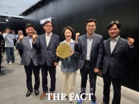  삼성 평택캠퍼스 찾은 추미애 '세계 최고 반도체 클러스터 완성'