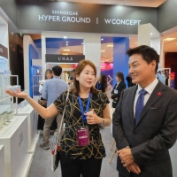  신세계백화점, 중소 K-뷰티 베트남 진출 돕는다…W컨셉도 K-패션 지원