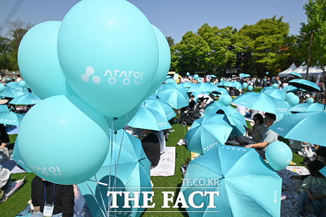 '영차'는 고립·은둔 청년들의 자립 성장과 사회 복귀를 지원하는 커피 트럭 서비스로 비영리단체 행복공장이 주관하고 있다. 상상인그룹은 '영차'를 통해 참가자들에게 음료를 제공하며 사회적 가치 확산의 의미도 함께 전한다고 밝혔다.