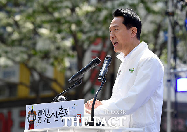 오세훈 서울시장이 25일 오후 서울 중구 명보아트홀 앞에서 열린 2026 이순신 축제에 참석해 축사를 하고 있다. /박상민 기자