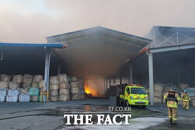 25일 화재가 발생한 경북 영천시 고경면 A 폐업공장. /경북소방본부