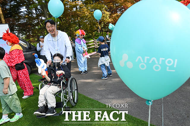 '영차'는 고립·은둔 청년들의 자립 성장과 사회 복귀를 지원하는 커피 트럭 서비스로 비영리단체 행복공장이 주관하고 있다. 상상인그룹은 '영차'를 통해 참가자들에게 음료를 제공하며 사회적 가치 확산의 의미도 함께 전한다고 밝혔다.
