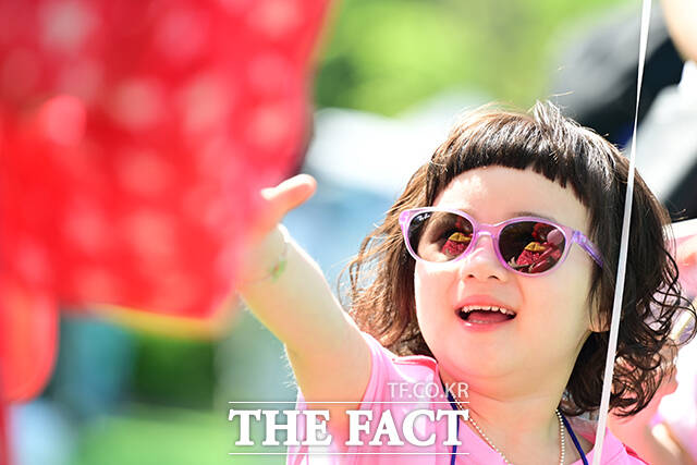 '영차'는 고립·은둔 청년들의 자립 성장과 사회 복귀를 지원하는 커피 트럭 서비스로 비영리단체 행복공장이 주관하고 있다. 상상인그룹은 '영차'를 통해 참가자들에게 음료를 제공하며 사회적 가치 확산의 의미도 함께 전한다고 밝혔다.