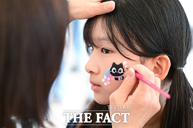 '영차'는 고립·은둔 청년들의 자립 성장과 사회 복귀를 지원하는 커피 트럭 서비스로 비영리단체 행복공장이 주관하고 있다. 상상인그룹은 '영차'를 통해 참가자들에게 음료를 제공하며 사회적 가치 확산의 의미도 함께 전한다고 밝혔다.