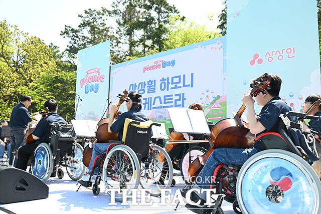 무대에 오른 상상휠하모니 오케스트라 단원들.