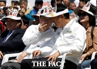  이순신 축제에서 대화하는 오세훈-김길성 [포토]