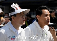  '후~' 이순신 장군 생일 촛불 부는 오세훈-김길성 [포토]