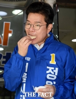  호떡 맛보는 정원오 민주당 서울시장 후보 [포토]